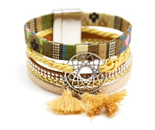 Bracelet-Manchette-Multi-Rangs-Tissu-Peruvien-Clous-Tresse-Beige-avec-Dreamcatcher-Perles-et-Pompons-Ethnique
