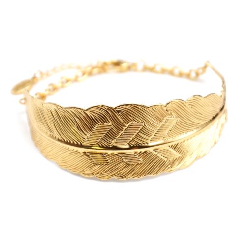 Bracelet-Jonc-avec-Plume-Ethnique-Relief-Metal-et-Chaine-Dore