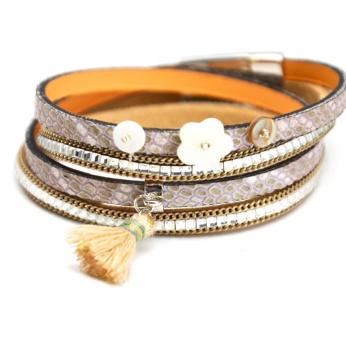 Bracelet-Double-Tour-Multi-Rangs-Ecailles-Satine-Pierres-avec-Charms-Fleurs-Nacre-et-Pompon-Beige