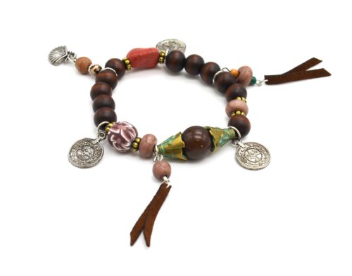 Bracelet-Perles-Bois-Marron-et-Pierres-Effet-Marbre-avec-Charms-Pieces-Coquillage-et-Franges