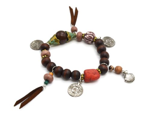 Bracelet-Perles-Bois-Marron-et-Pierres-Effet-Marbre-avec-Charms-Pieces-Coquillage-et-Franges