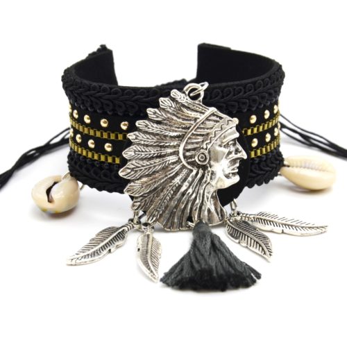 Bracelet-Manchette-Feutrine-Clous-Bandes-Effet-Dentelle-Noir-avec-Indien-Coquillages-Plumes-et-Pompon
