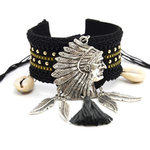 Bracelet-Manchette-Feutrine-Clous-Bandes-Effet-Dentelle-Noir-avec-Indien-Coquillages-Plumes-et-Pompon