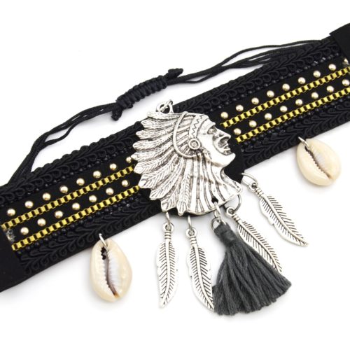 Bracelet-Manchette-Feutrine-Clous-Bandes-Effet-Dentelle-Noir-avec-Indien-Coquillages-Plumes-et-Pompon