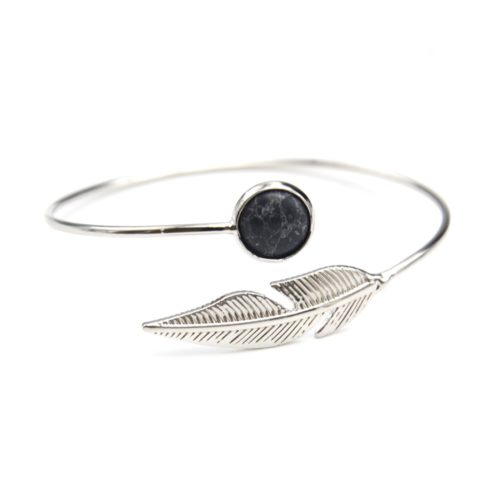 Bracelet-Jonc-Ouvert-avec-Pierre-Ronde-Marbre-Noir-et-Plume-Ethnique-Metal-Argente