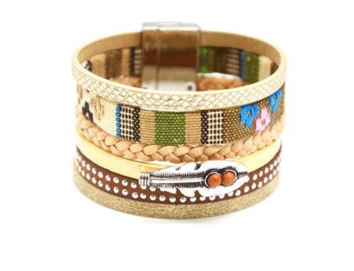 Bracelet-Manchette-Multi-Rangs-Ecailles-Ruban-Brode-Clous-Cordon-Tresse-Beige-avec-Charm-Plume-Ethnique