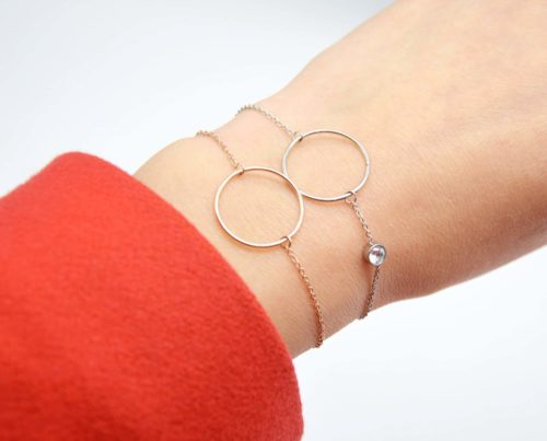 Bracelet-Fine-Chaine-avec-Charm-Cercle-Contour-Acier