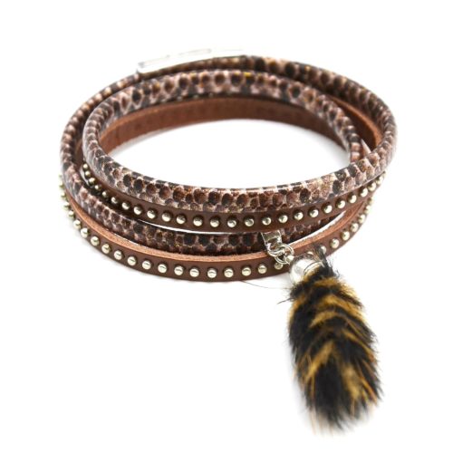 Bracelet-Double-Tour-Simili-Cuir-Ecailles-et-Clous-avec-Pompon-Marron