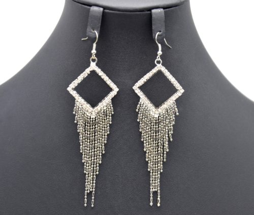 Boucles-dOreilles-Pendantes-Losange-Contour-Strass-Argente-et-Cascade-Chaines-Metal