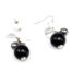 Boucles-dOreilles-Asymetrique-Fleurs-Resine-et-Grappe-Perles-Blanc-Noir