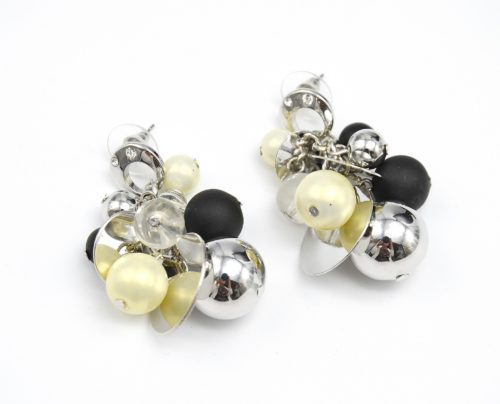 Boucles-dOreilles-Pendantes-Grappe-Perles-et-Plaques-Argente-Beige-Noir