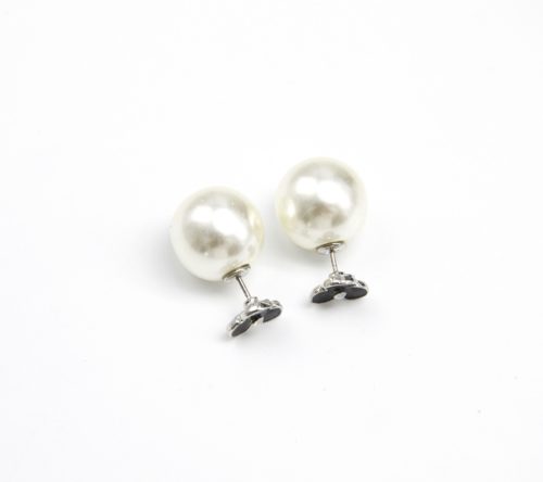 Boucles-dOreilles-Double-Perles-Mini-Fleur-Noire-et-Perle-Blanche