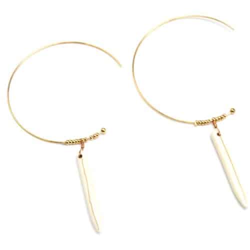 Boucles-dOreilles-Demi-Creole-Metal-Dore-avec-Pierre-Ecru-Effet-Marbre