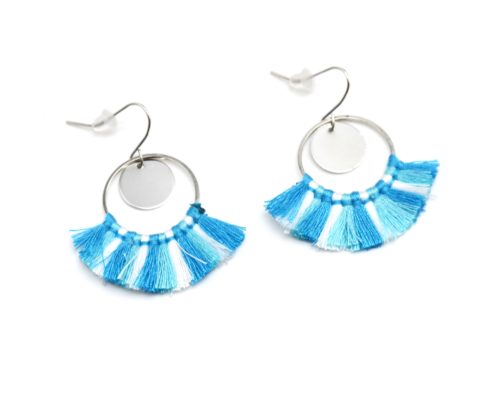 Boucles-dOreilles-Cercle-Contour-Metal-Argente-et-Pompons-Tricolore-Bleu