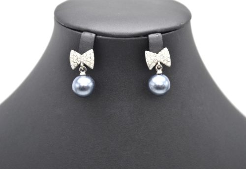 Boucles-dOreilles-Noeud-Papillon-Metal-Argente-Strass-et-Perle-Grise