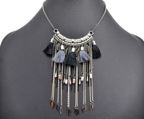 Collier-Plastron-Pompons-Ethnique-avec-Tombee-de-Chaines-et-Perles-Noires