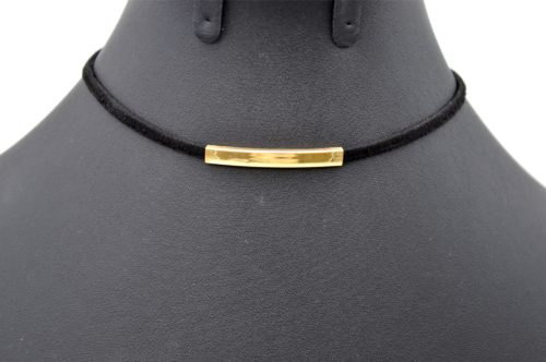 Collier-Choker-Ras-du-Cou-Feutrine-Noir-et-Bande-Metal-Dore