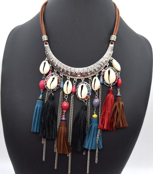 Collier-Plastron-avec-Torque-Metal-Vieilli-Argente-Cauris-et-Pompons-Multicolore