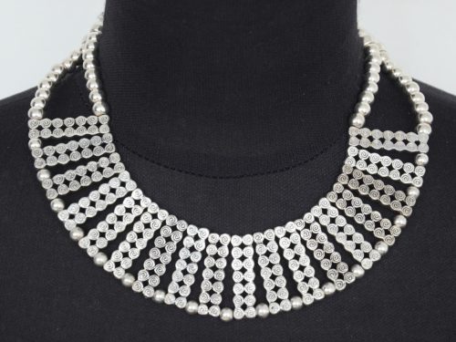 CC288 - Collier Plastron Bandes Petits Cercles Métal Vieilli Argenté – Image 2