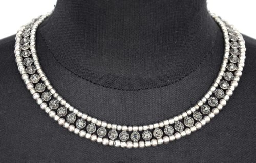 Collier-Tour-de-Cou-Perles-Metal-Vieilli-ArgenteGris-Vintage