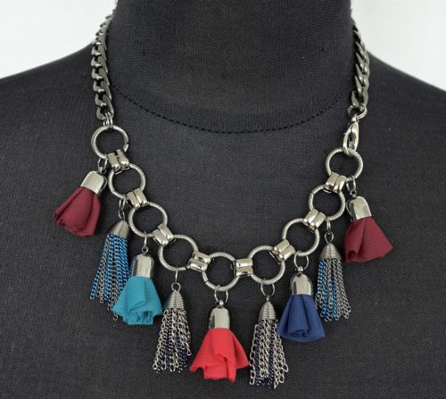 Collier-Plastron-Pompons-Chaines-Metal-et-Tissu-Froufrou-Multicolore