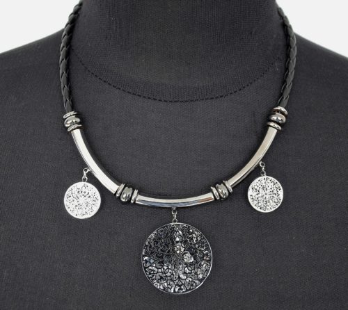 Collier-Cordon-Tresse-Noir-Triple-Pendentifs-Motif-Ajoure-Métal-Gris-avec-Cristaux