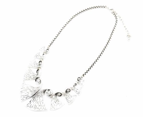 Collier-Plastron-Multi-Formes-Motif-Grave-Metal-Vieilli-Argente