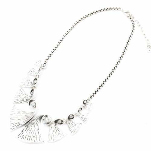 Collier-Plastron-Multi-Formes-Motif-Grave-Metal-Vieilli-Argente