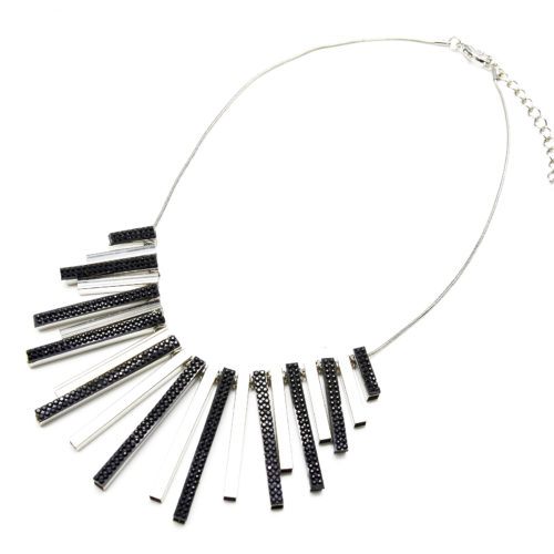 Collier-Plastron-Pendentif-Multi-Bandes-Metal-et-Strass-Argente-Noir