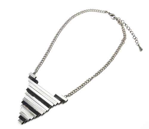 CC853 - Collier Pendentif Triangle Inversé Multi-Bandes Métal Strass Argenté/Noir - Mode Fantaisie