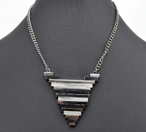 Collier-Pendentif-Triangle-Inverse-Multi-Bandes-Metal-Strass-Argente-Noir