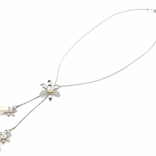 Collier-Chaine-Metal-et-Pendentif-Fleurs-Strass-Metal-Argente-et-Perle-Ecru-au-Centre