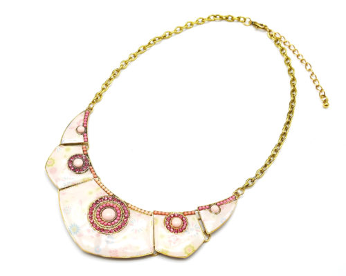 Collier-Plastron-Pointu-Motif-Fleurs-avec-Pierres-et-Strass-Rose