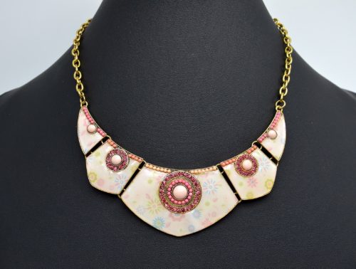 Collier-Plastron-Pointu-Motif-Fleurs-avec-Pierres-et-Strass-Rose