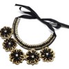 CC986CH - Collier Col Plastron Feutrine Fleurs Perles Noires Contour Doré