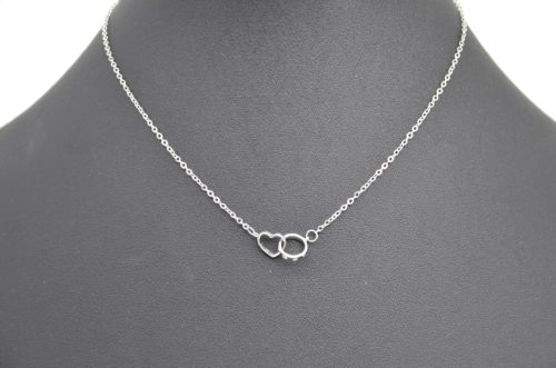 Collier-Fine-Chaine-Pendentif-Coeur-et-Cercle-Entrelaces-Metal-Argente