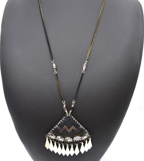 Sautoir-Collier-Pendentif-Triangle-Pierres-Noir-Chevrons-et-Losanges-Metal-Argente