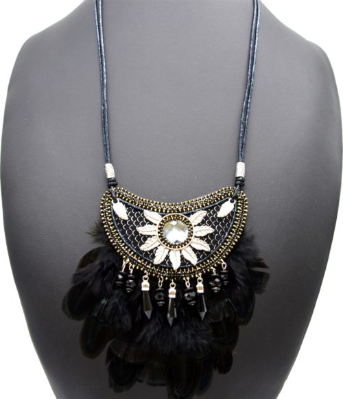 Sautoir-Collier-Cordons-Pendentif-Ecailles-Feuilles-Metal-Perles-et-Plumes-Noires