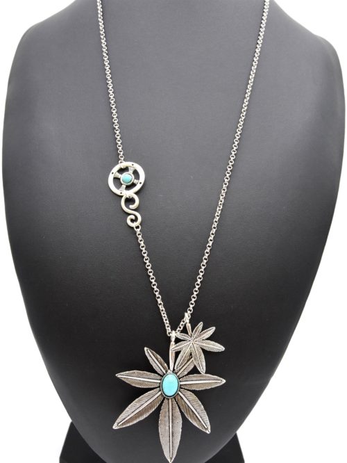 Sautoir-Collier-Pendentif-Feuilles-Metal-Vieilli-Argente-avec-Pierres-Turquoise