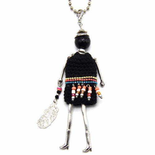 Sautoir-Collier-Pendentif-Poupee-Robe-Tricot-Macrame-Noir-Chaines-Perles-Plume