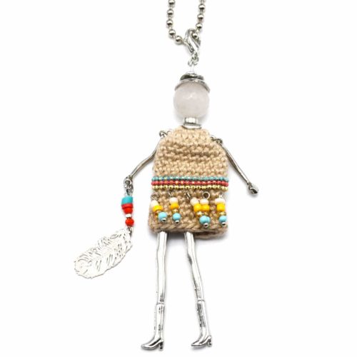 Sautoir-Collier-Pendentif-Poupee-Robe-Tricot-Macrame-Beige-Chaines-Perles-Plume