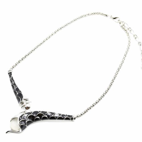 Collier-Plastron-Torche-Motif-Ecailles-et-Resine-NoirArgente