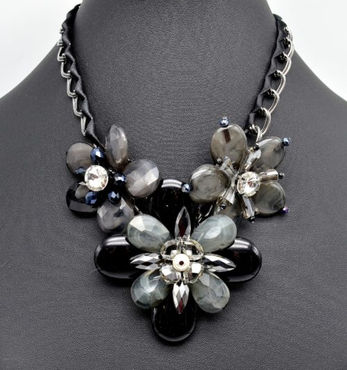 Collier-Plastron-Maillons-Metal-et-Fleurs-Perles-Resine-Noir-Gris