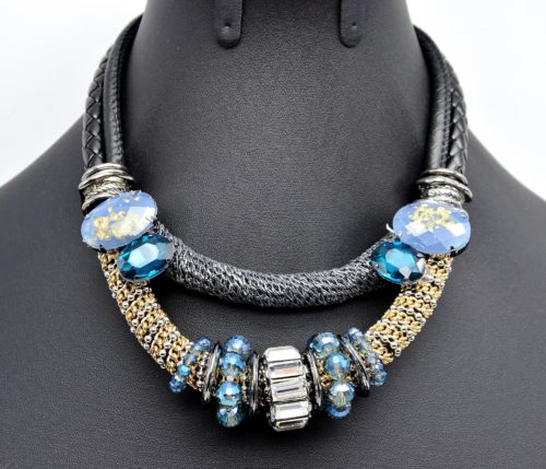 Collier-Plastron-Double-Cordons-avec-Chaine-Enroulee-et-Perles-Facettes-Bleu-Noir
