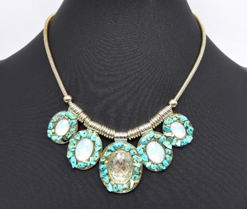 Collier-Plastron-Pendentif-5-Ovales-Mini-Pierres-et-Perles-TurquoiseDore