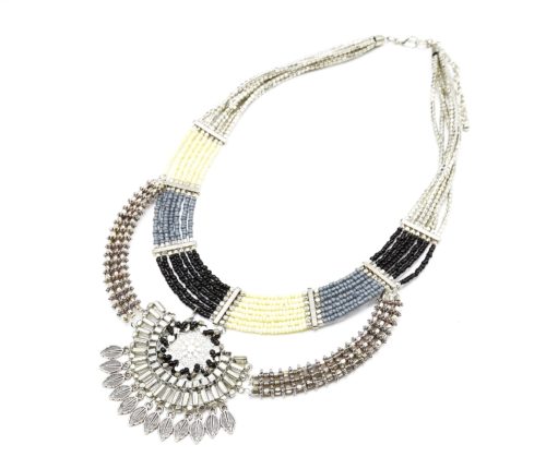 Collier-Multi-Rangs-Perles-de-Rocaille-et-Pendentif-Ethnique-Metal-Argente