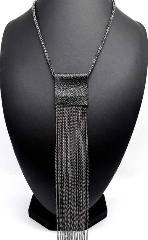 Sautoir-Collier-Carre-Simili-Cuir-et-Cascade-de-Chaines-Metal-Gris