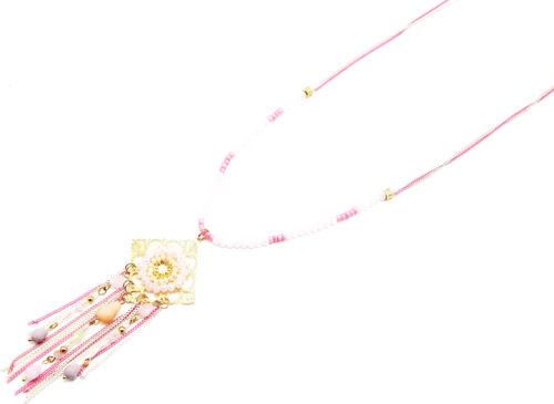 Sautoir-Collier-Pendentif-Losange-Cisele-avec-Perles-et-Chaines-Roses