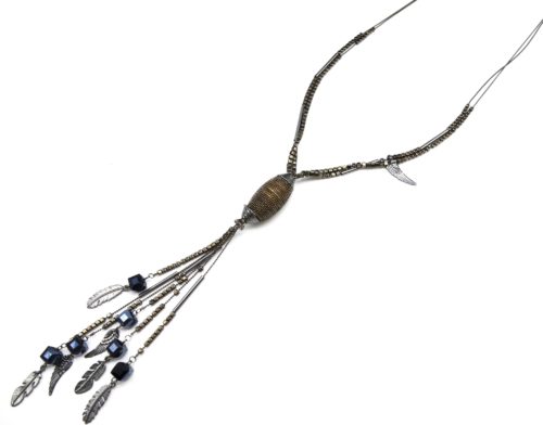 Sautoir-Collier-Double-Chaines-Pendentif-Ovale-Perles-et-Plumes-Metal-Gris
