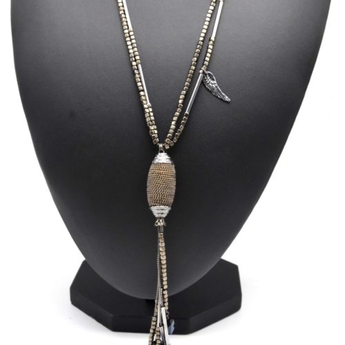 Sautoir-Collier-Double-Chaines-Pendentif-Ovale-Perles-et-Plumes-Metal-Gris